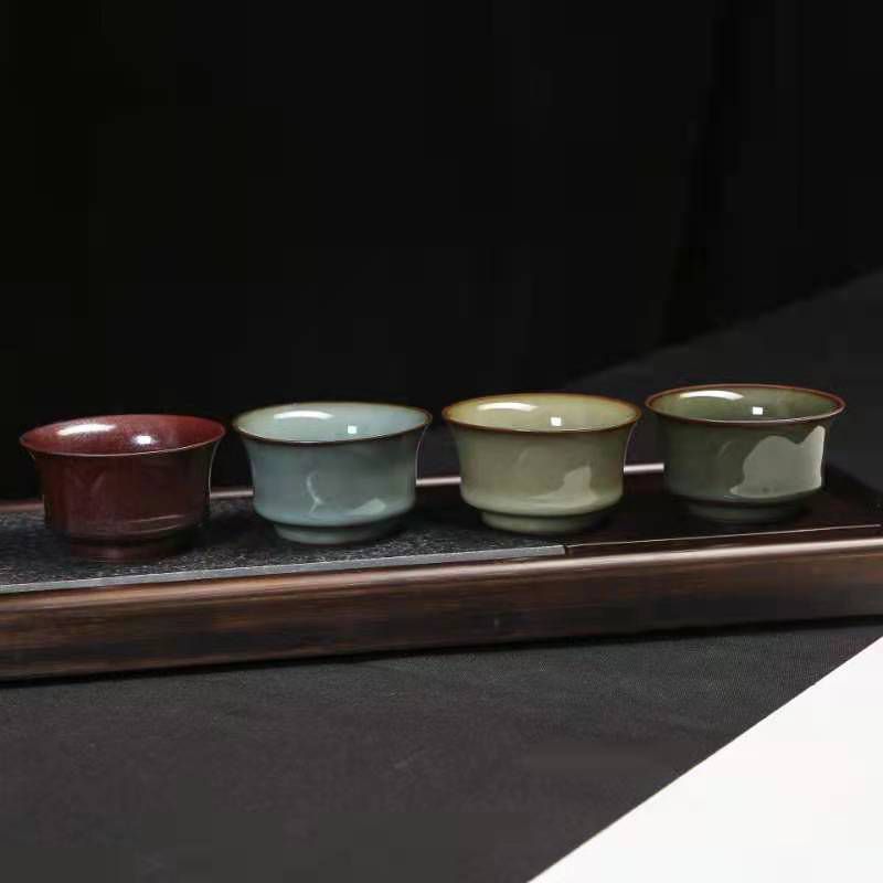 How are the different colours of Celadon achieved?